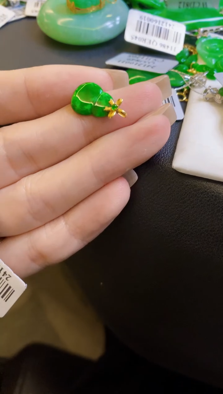 【闪购商品】定制翡翠18K金镶嵌吊坠