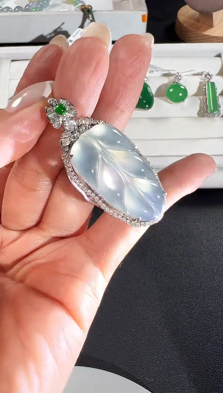 颈饰18K金镶嵌翡翠序号149