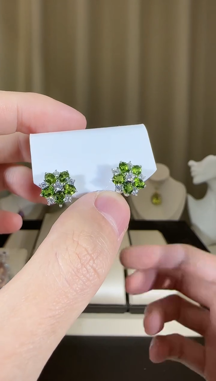 【闪购商品】透辉石耳钉银S925镶嵌设计款