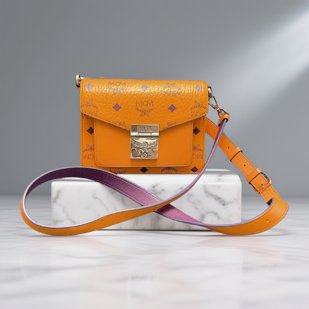 95新 MCM  干邑色老花单肩斜挎包 1831 8412 