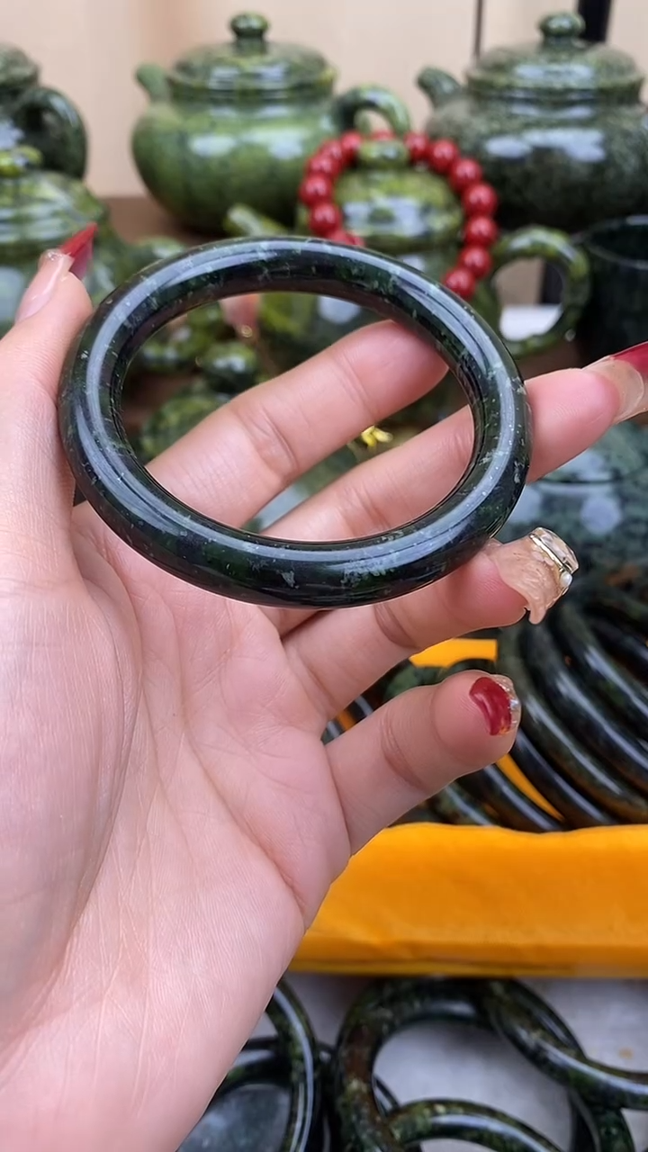 【闪购商品】蛇纹石玉未镶嵌手镯手镯