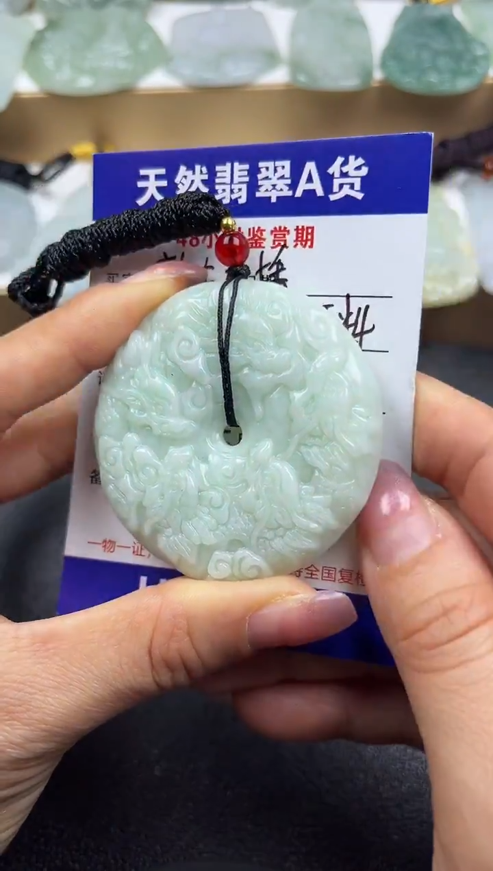 颈饰未镶嵌翡翠                