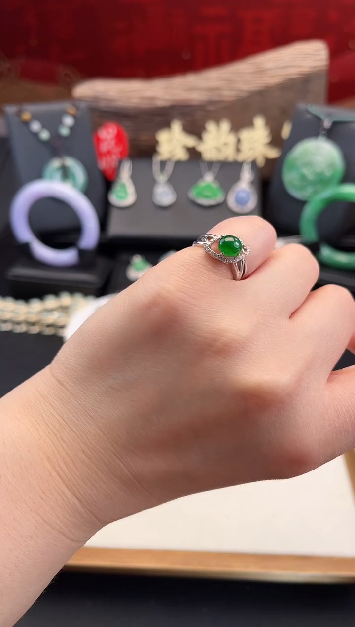 翡翠戒指18K金镶嵌戒指