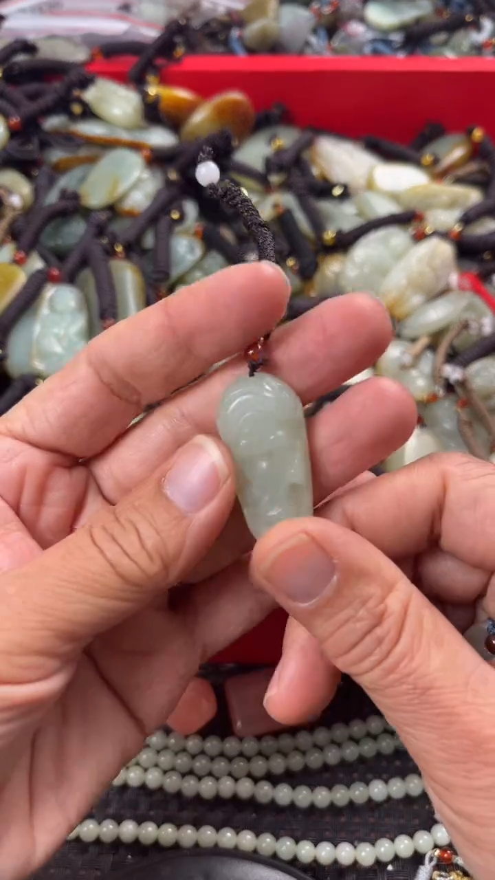 【闪购商品】和田玉颈饰未镶嵌多样性发货没有证书拍一发一有瑕