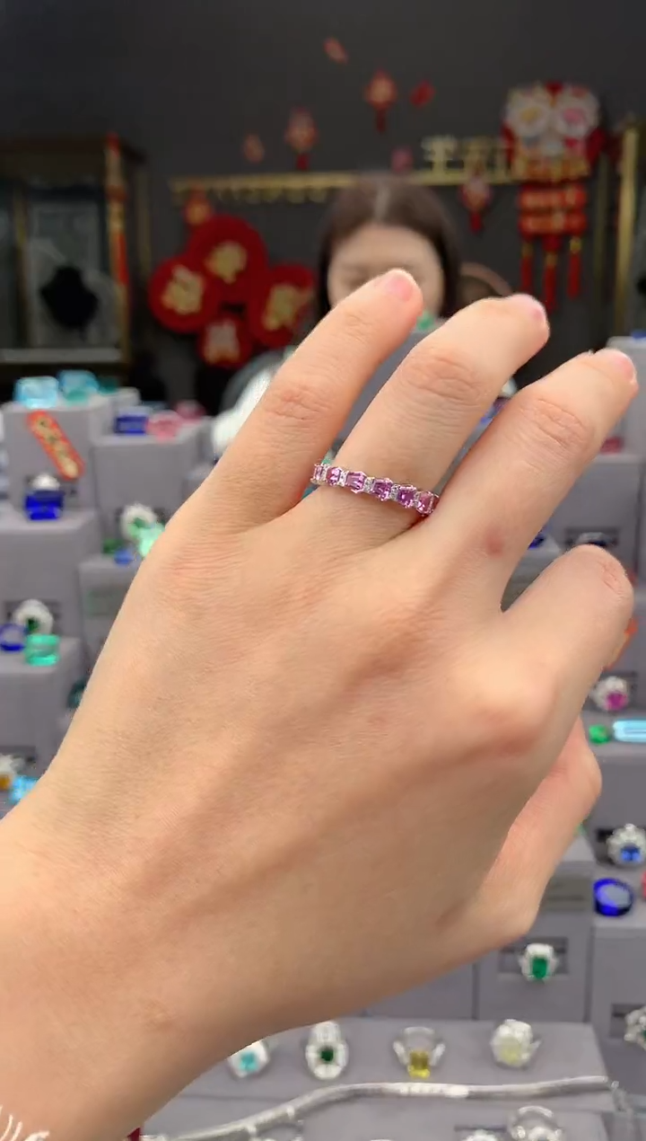 【闪购商品】彩色蓝宝石戒指18K金镶嵌彩蓝宝戒指