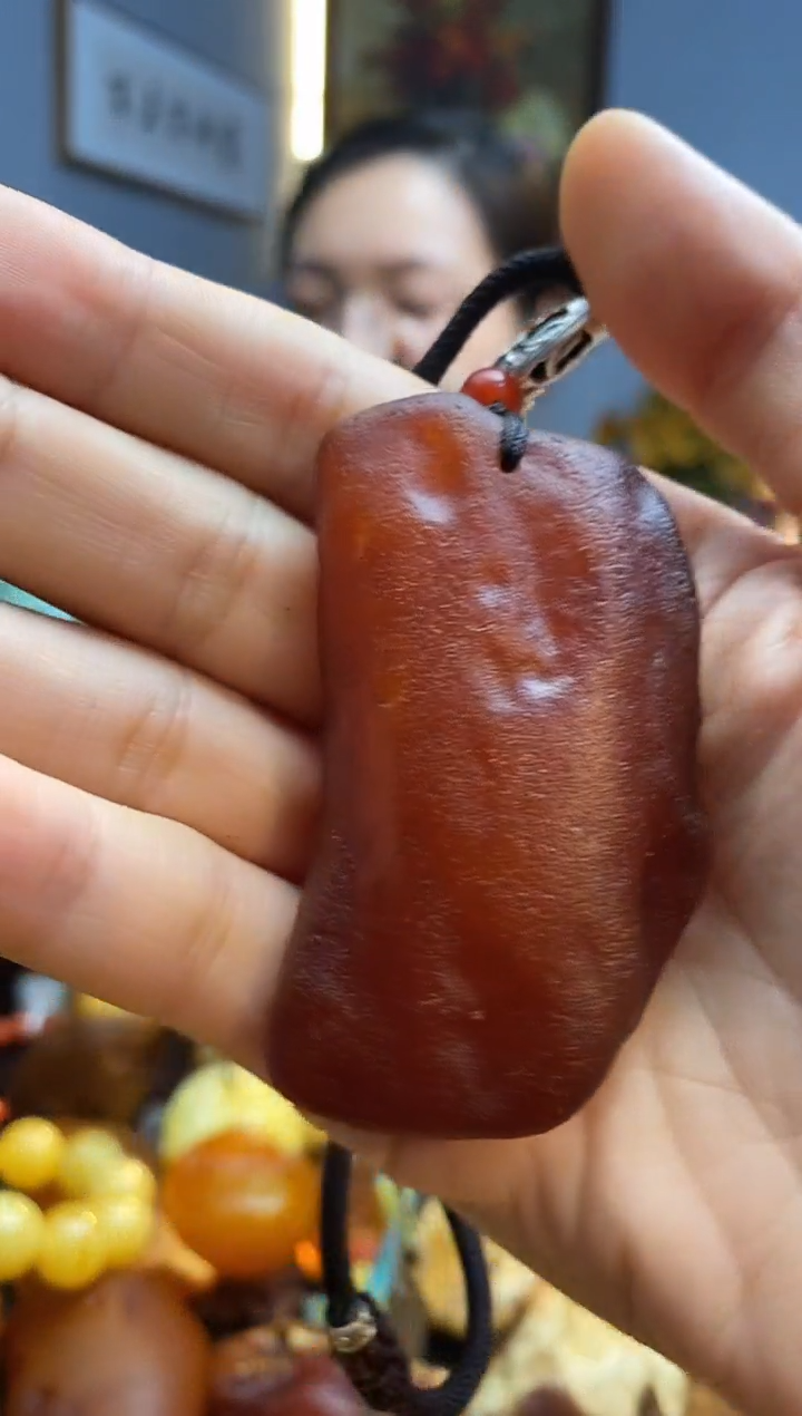 未镶嵌颈饰琥珀吊坠