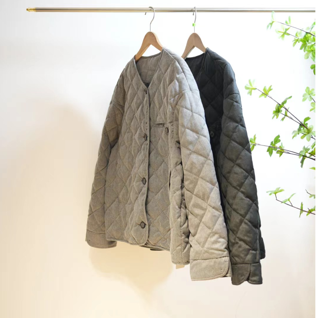 3-661-一款两色冬季保暖菱格鹅绒服女