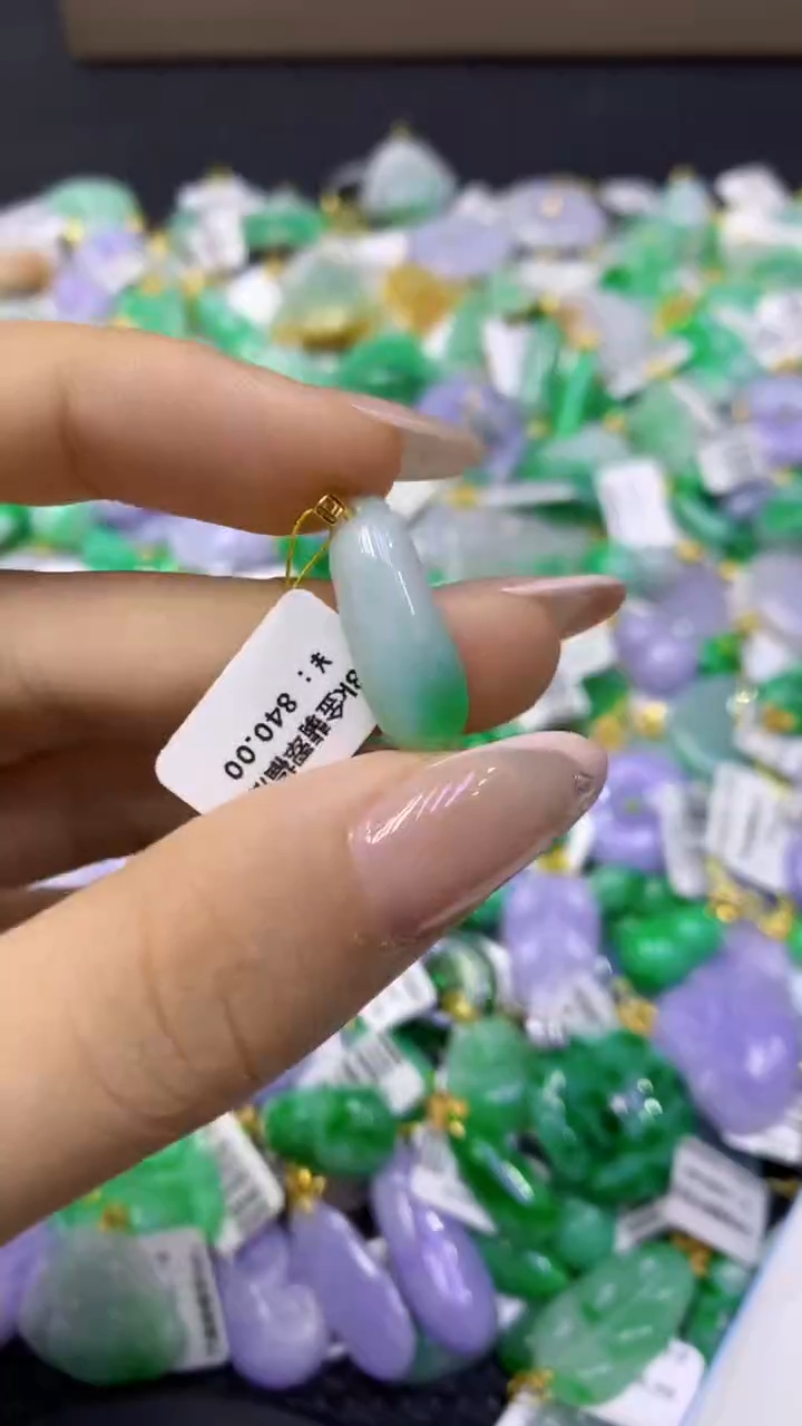 颈饰18K金镶嵌翡翠天然缅甸翡翠A货