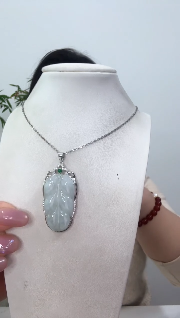 【闪购商品】翡翠吊坠(赠链)银S925镶嵌小叶子