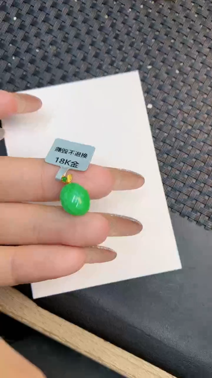 颈饰18K金镶嵌翡翠1