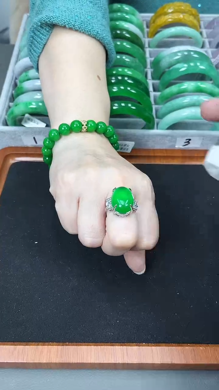 【闪购商品】砖雕h37    正阳绿大蛋面戒指