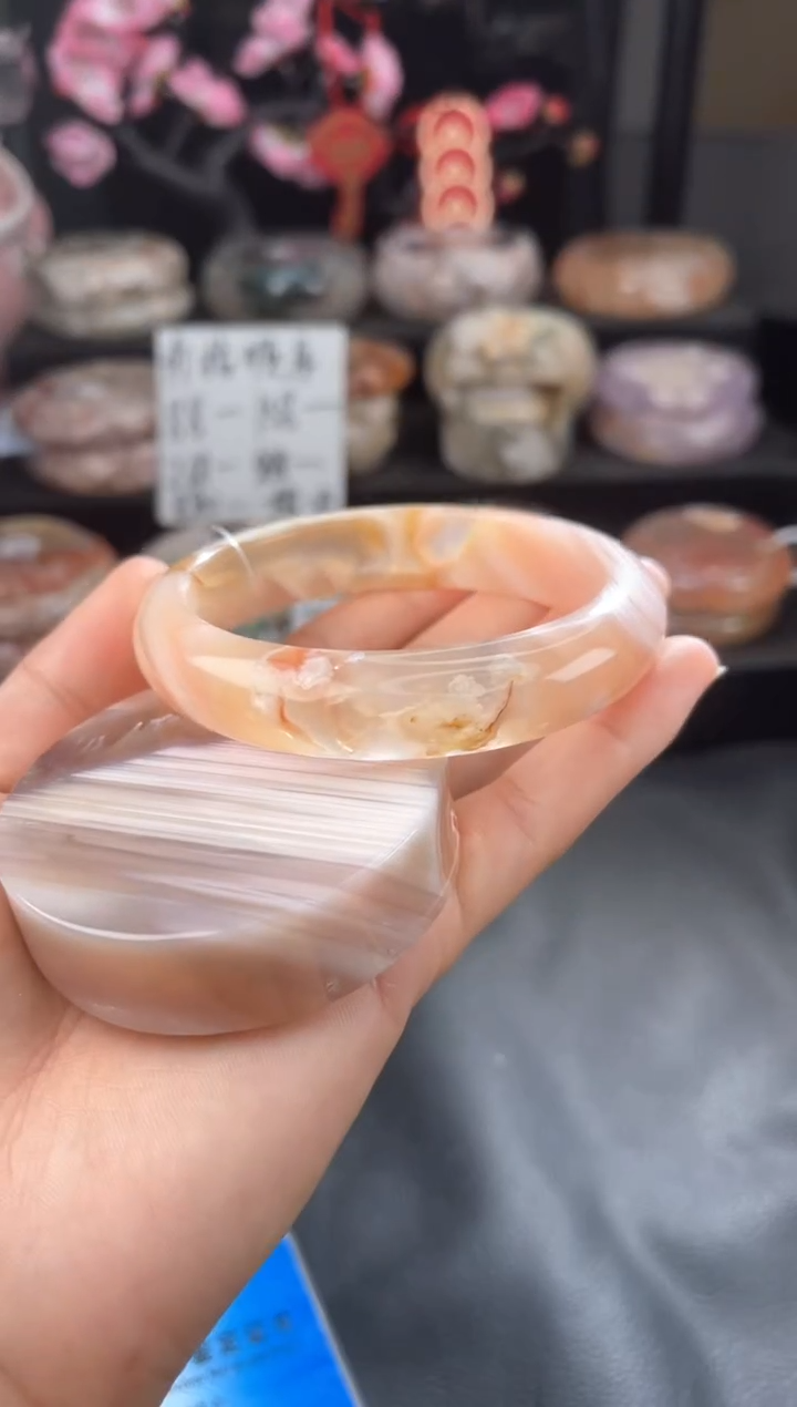 【闪购商品】石英质玉手镯未镶嵌63