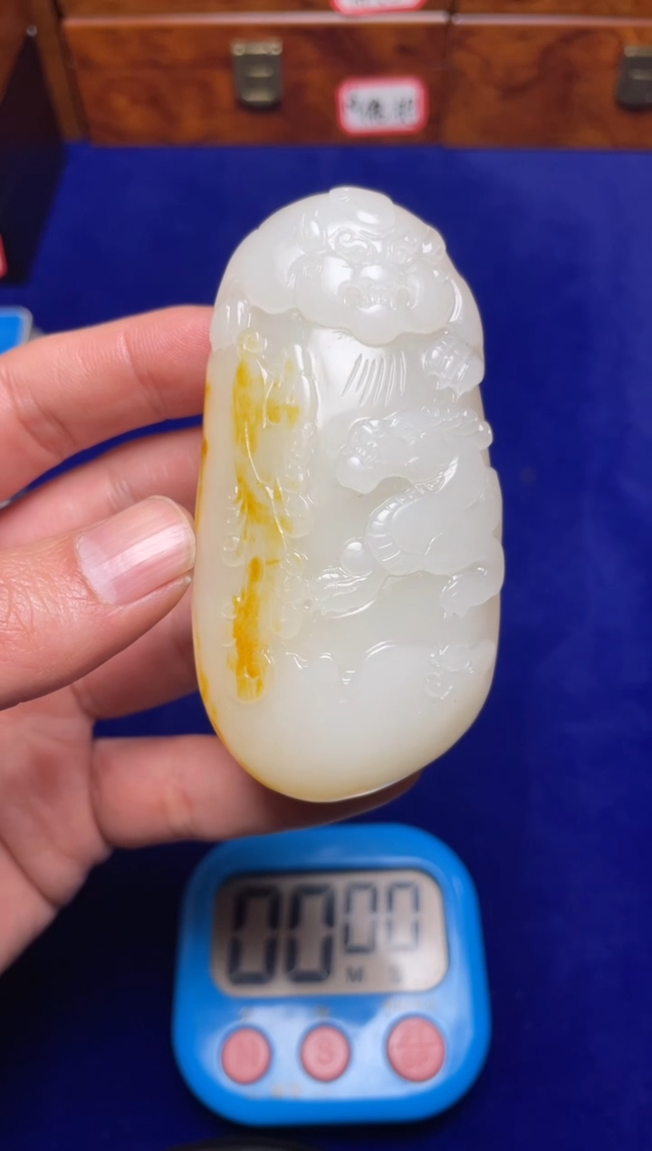 未镶嵌和田玉把件清**痕和田玉