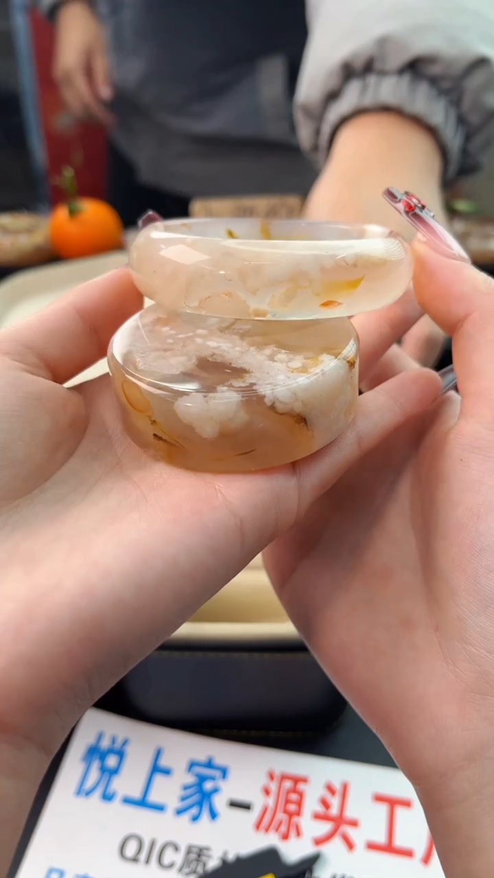 【闪购商品】石英质玉手镯未镶嵌赠送镯心（55圈口