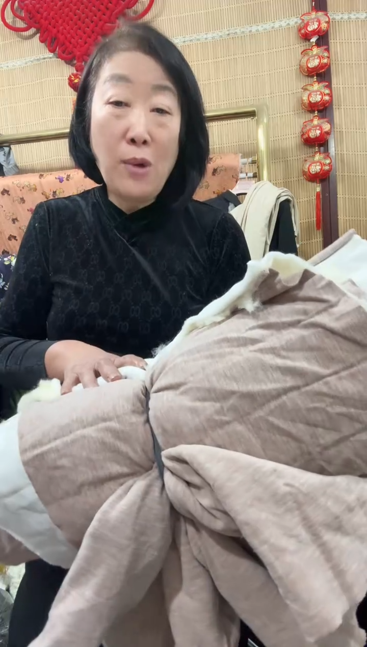 羊毛绗棉碎料杂色大款有接头色差28.8