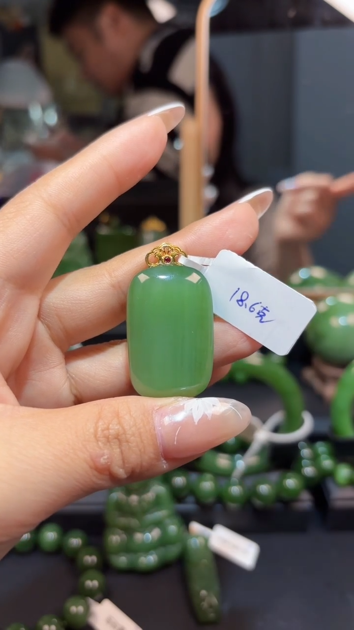 【闪购商品】和田玉（糖玉）吊坠(赠链)18K金镶嵌1