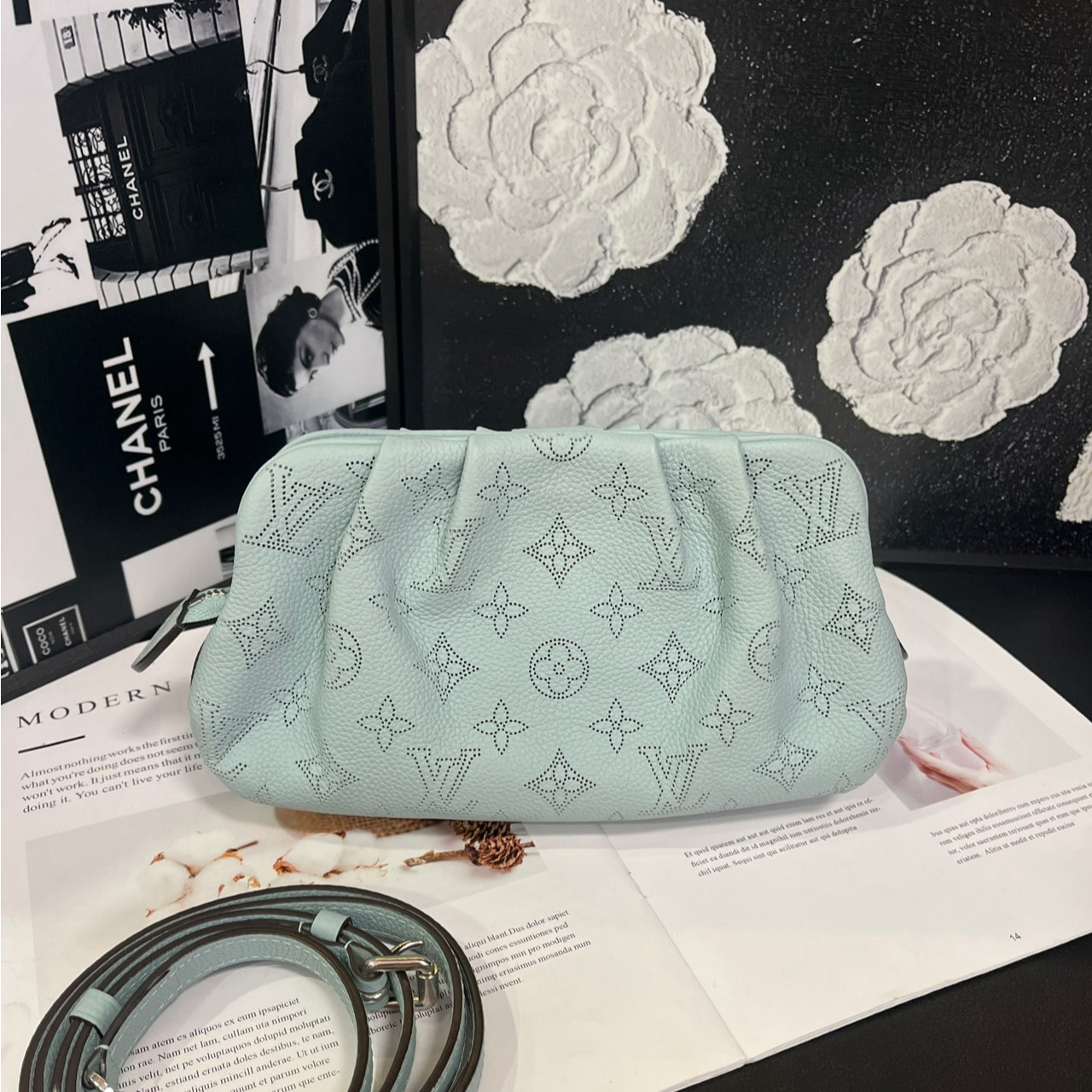 95新 LouisVuitton/路易威登 湖水绿Scala镂空云朵斜挎20年B2389#