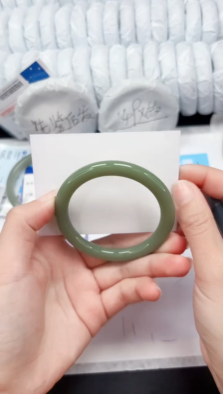 【闪购商品】石英质玉手镯未镶嵌540-57.4