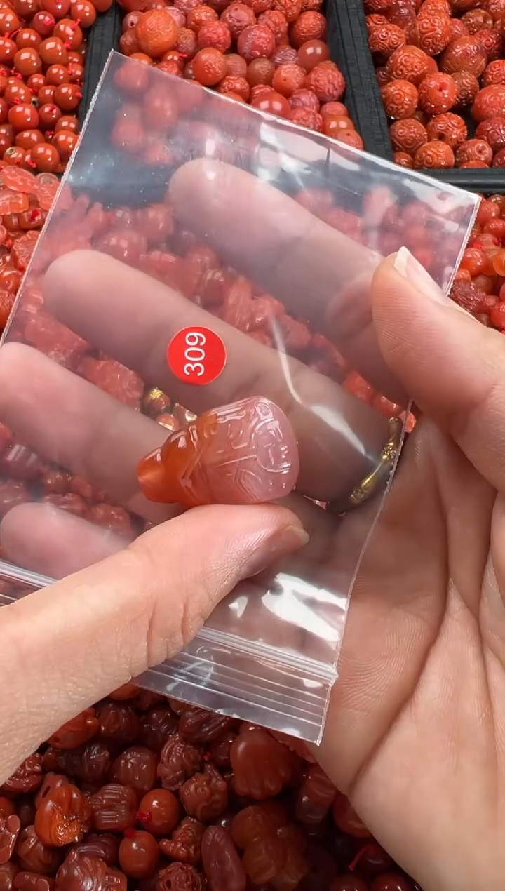 【闪购商品】南红玛瑙颈饰未镶嵌1