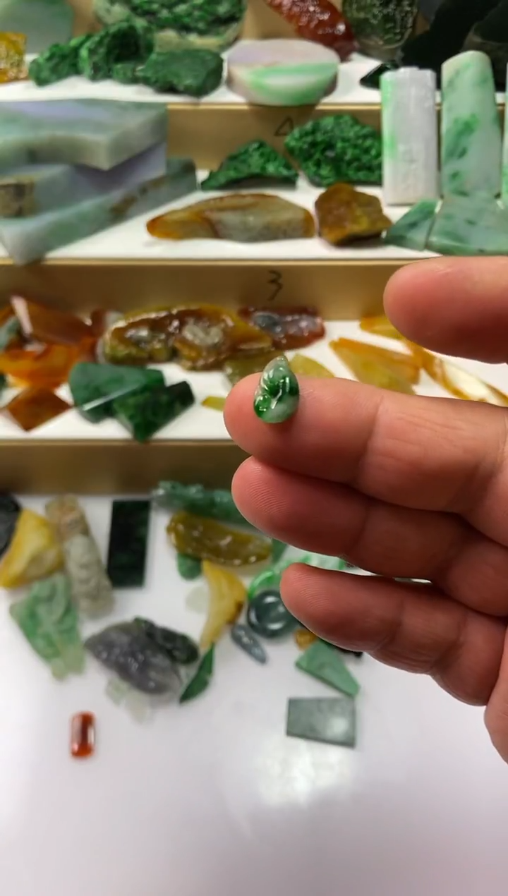 颈饰未镶嵌翡翠很*看150天然翡翠