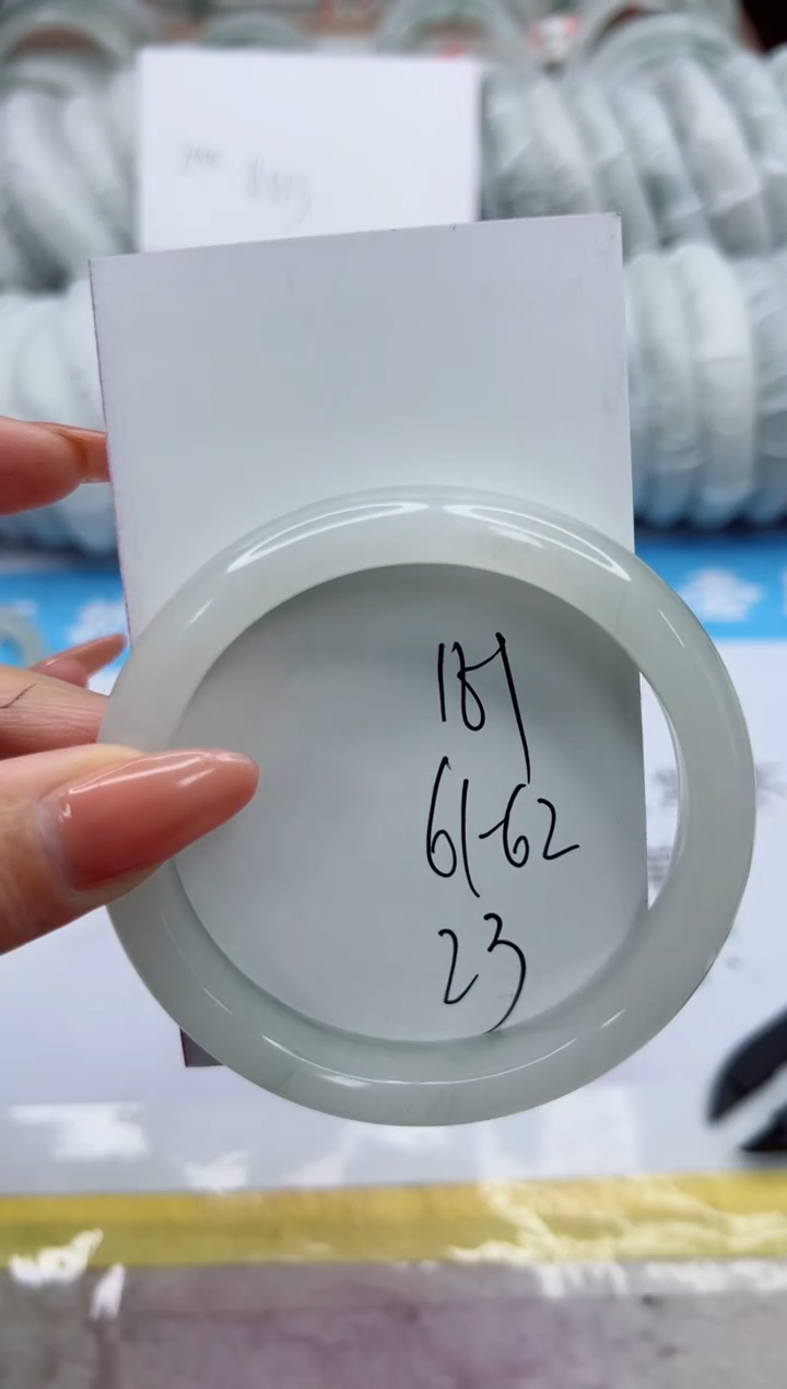 【闪购商品】石英质玉未镶嵌手镯189