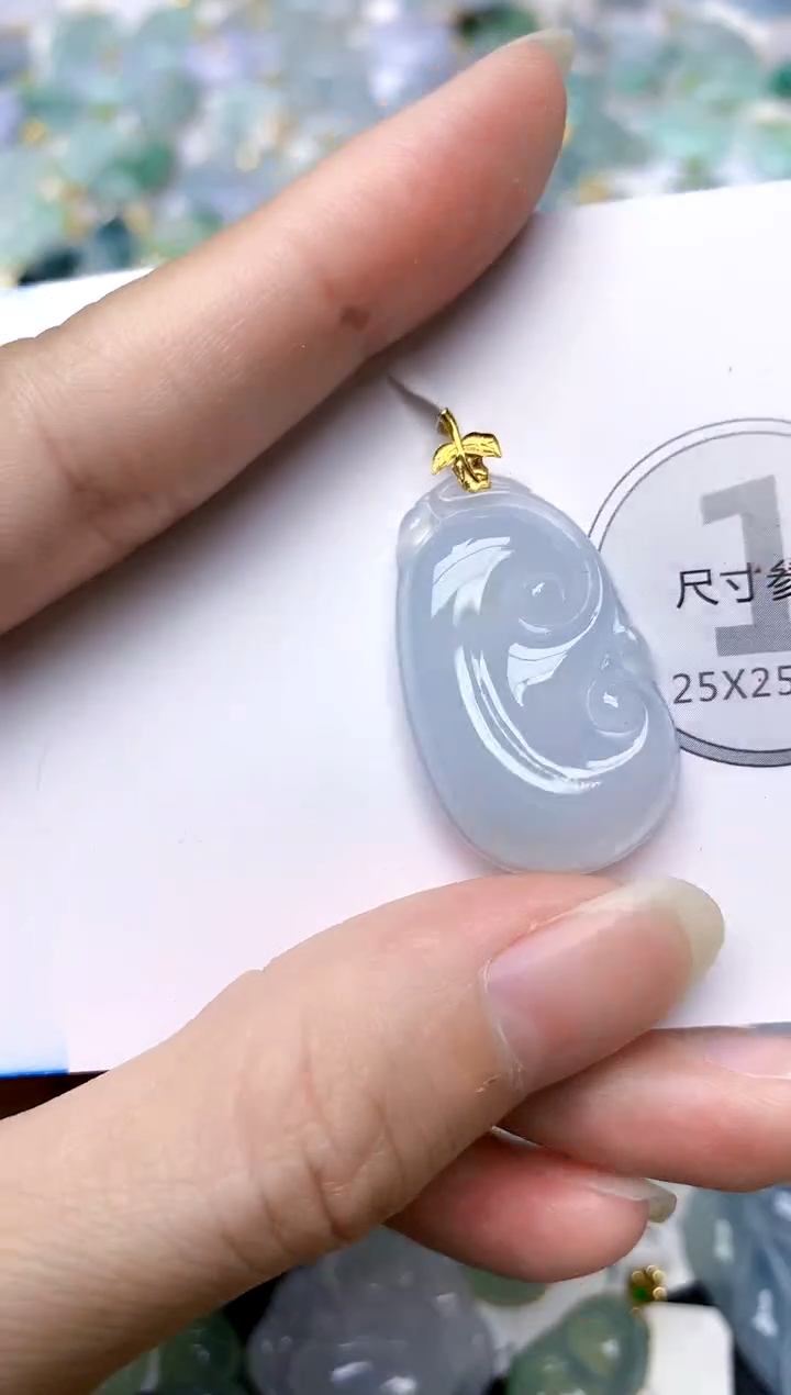 颈饰18K金镶嵌翡翠天然A货翡翠