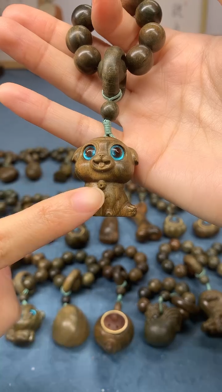 【闪购商品】维腊木（绿檀）把件小狗 盘玩件