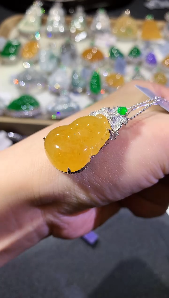 【闪购商品】翡翠吊坠(不含链)18K金镶嵌79-葫芦（不含链