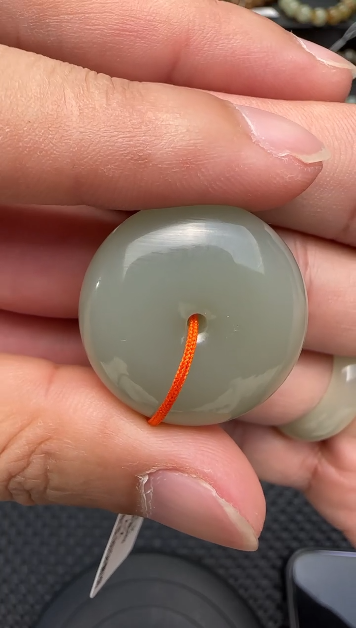 吊坠(赠链)未镶嵌和田玉且末料青白玉平安扣