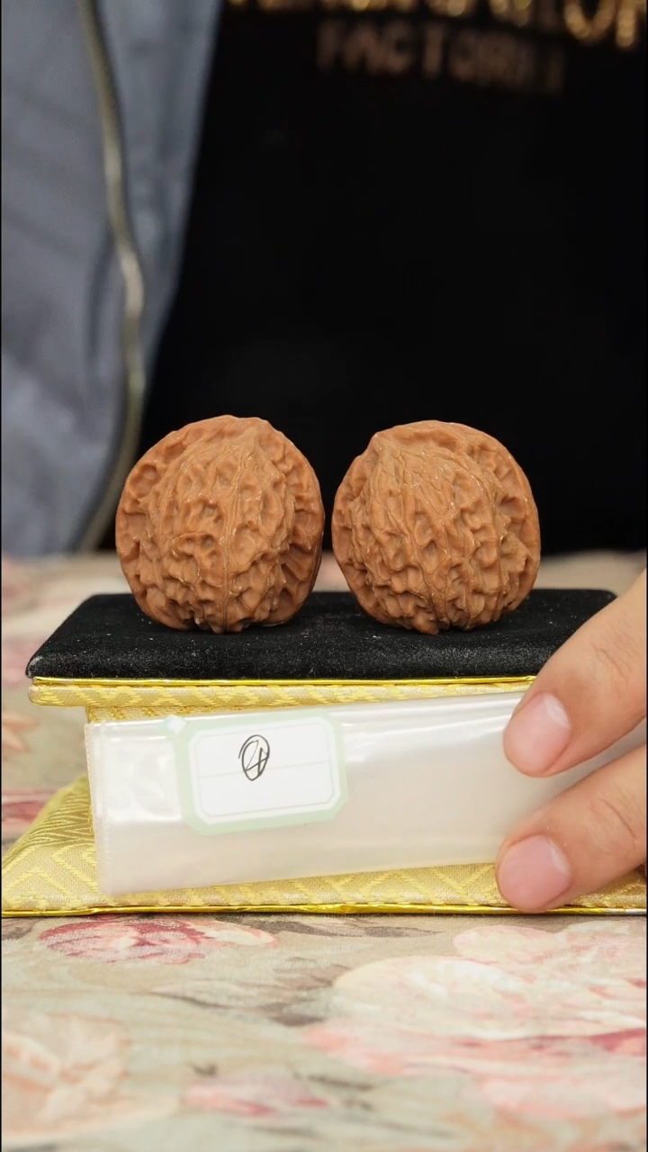 【闪购商品】文玩核桃把件非嫁接北京鹰嘴微修