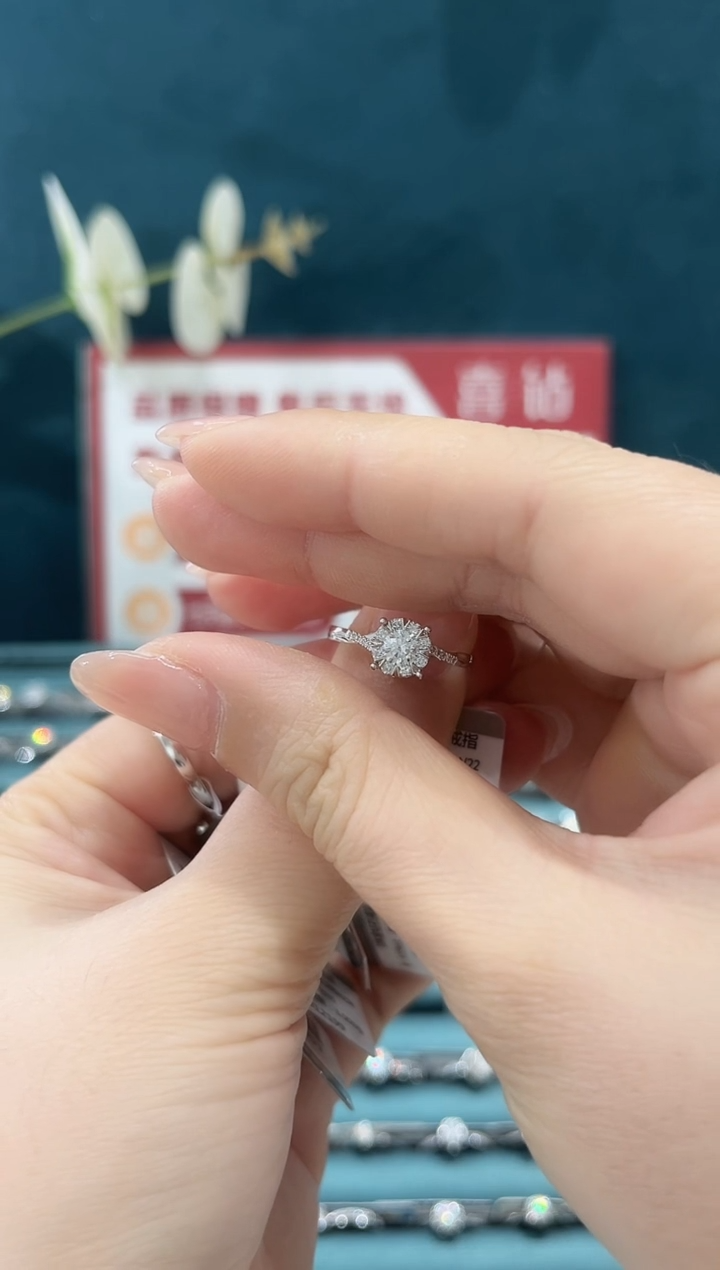 铂Pt950镶嵌戒托钻石33+21分desi/16圈