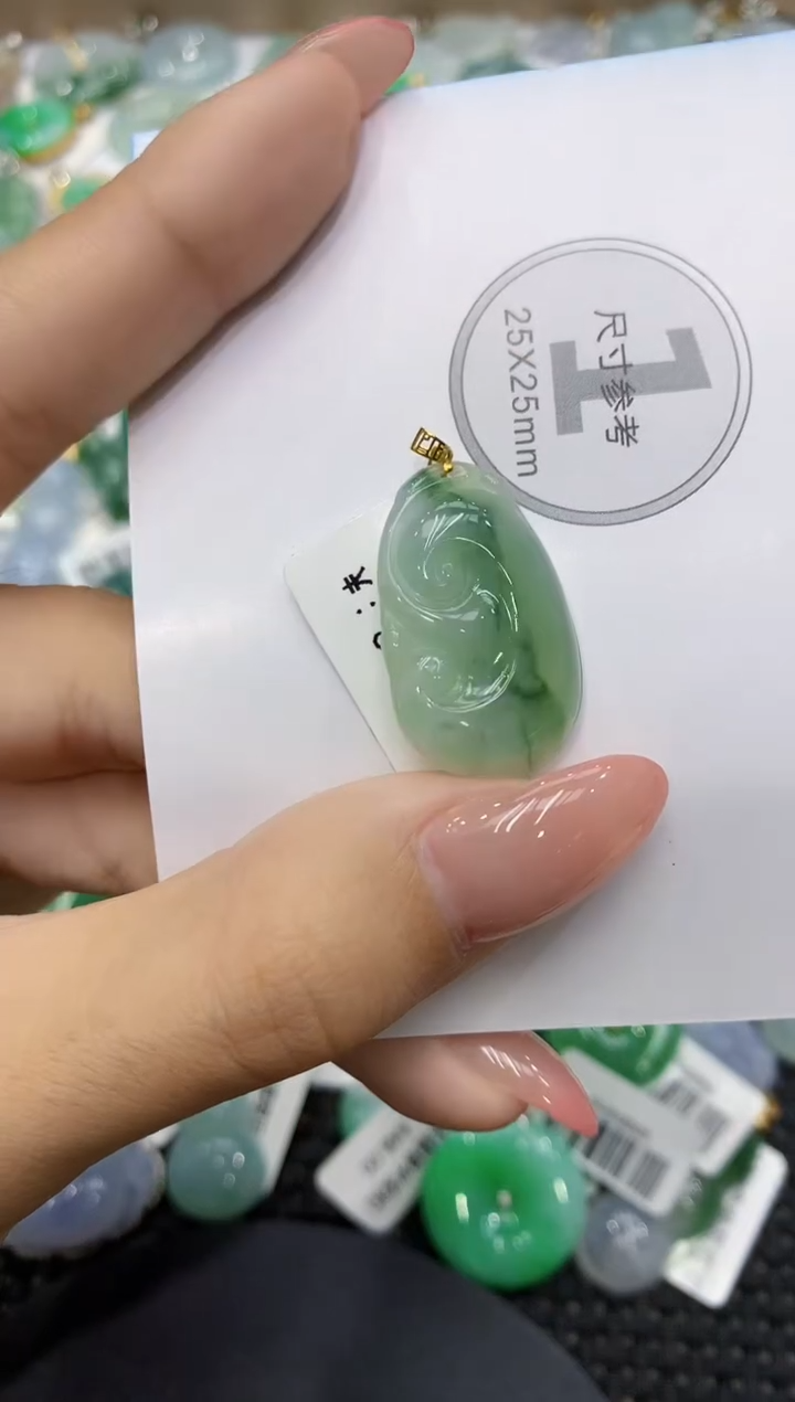 颈饰18K金镶嵌翡翠111111111111