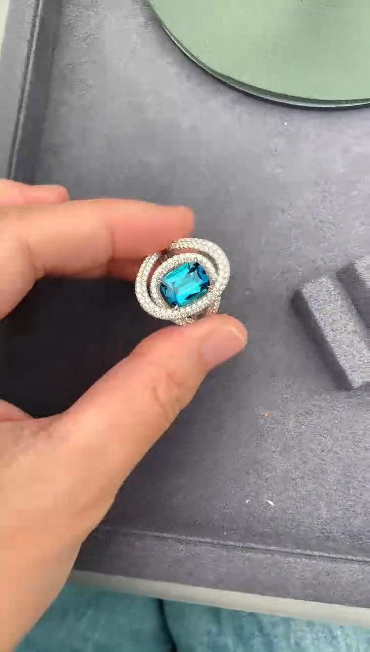 【闪购商品】碧玺戒指18K金镶嵌3ctindigo碧玺