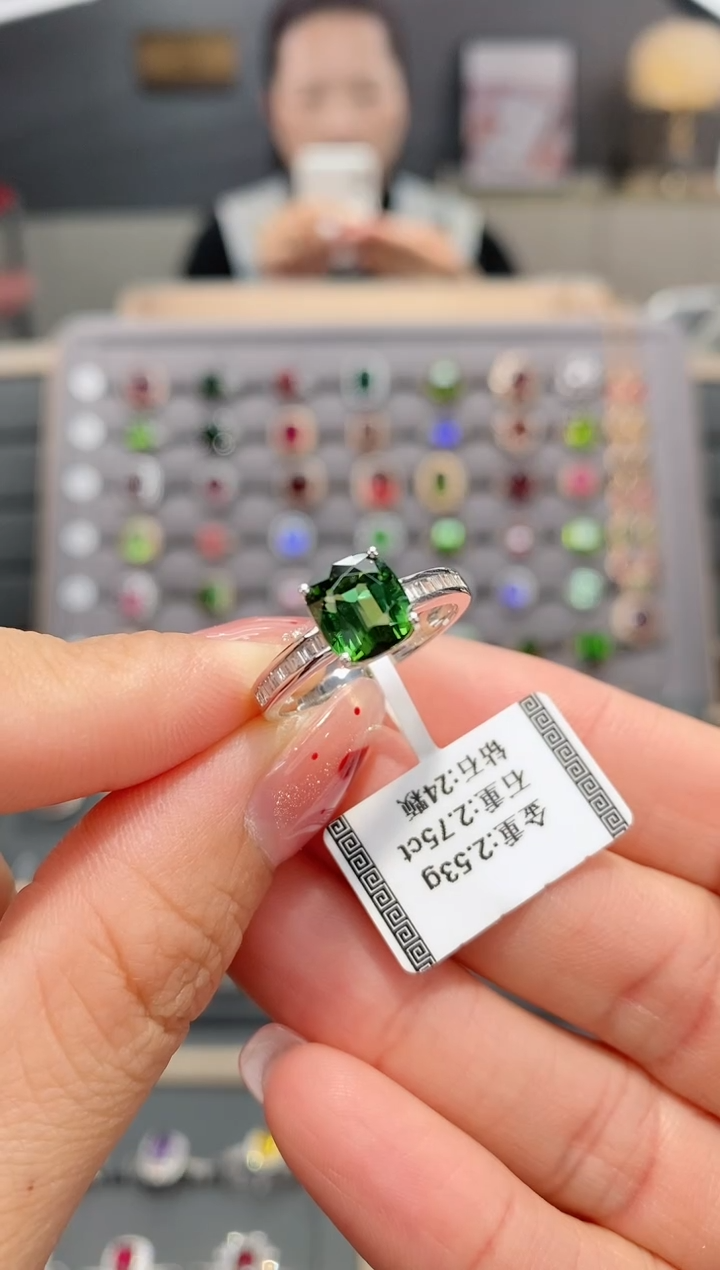 【闪购商品】碧玺戒指18K金镶嵌2.75  