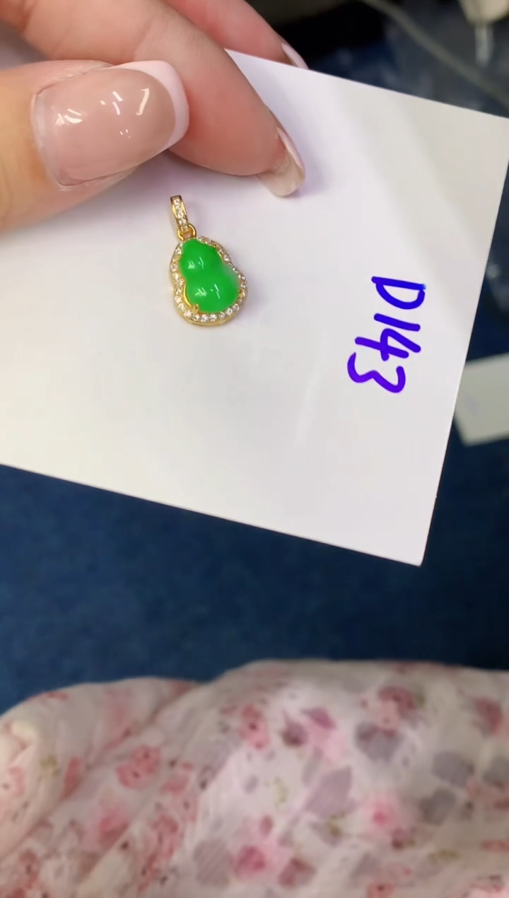 翡翠未镶嵌颈饰缅甸天然翡翠A货