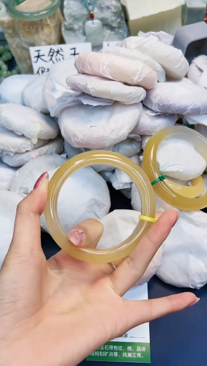 【闪购商品】石英质玉手镯未镶嵌430