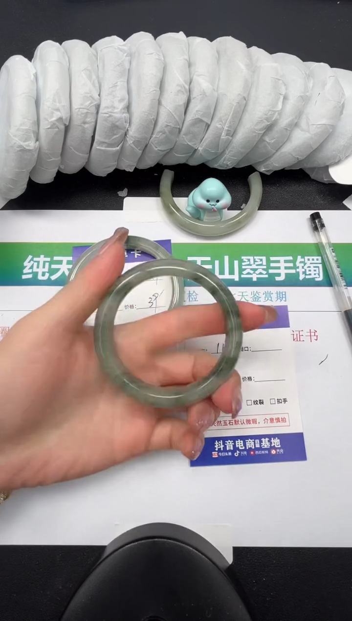 【闪购商品】石英质玉手镯未镶嵌110-54.4