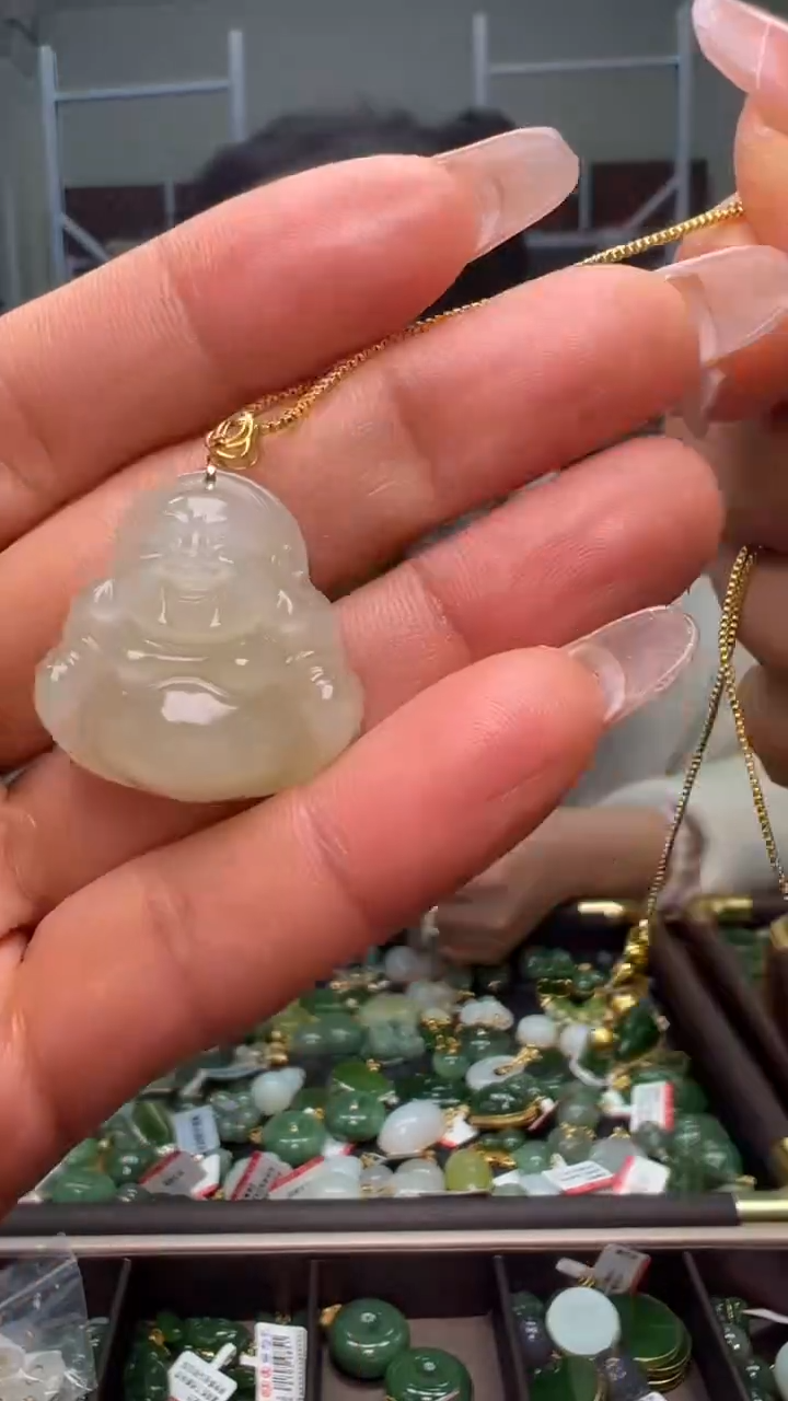 颈饰18K金镶嵌和田玉（多样性发货.发其一)1.02.103