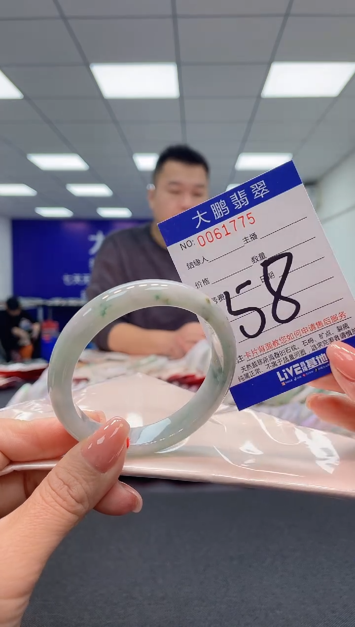 【闪购商品】翡翠手镯未镶嵌AAAAAAAAAA