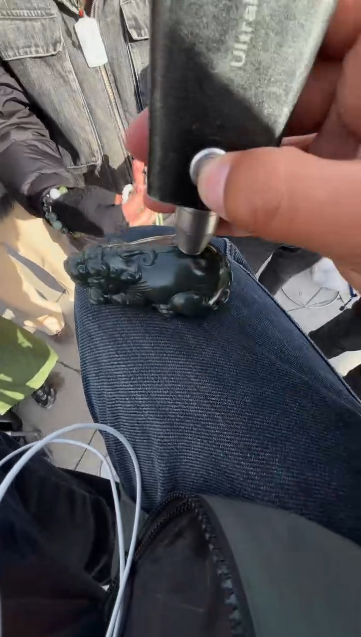 未镶嵌和田玉（糖玉）挂件和田玉