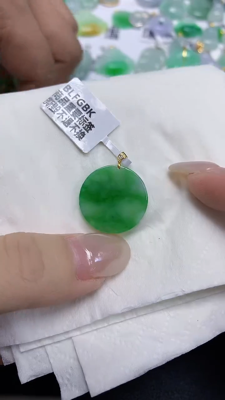 翡翠18K金镶嵌颈饰天然缅甸翡翠A货