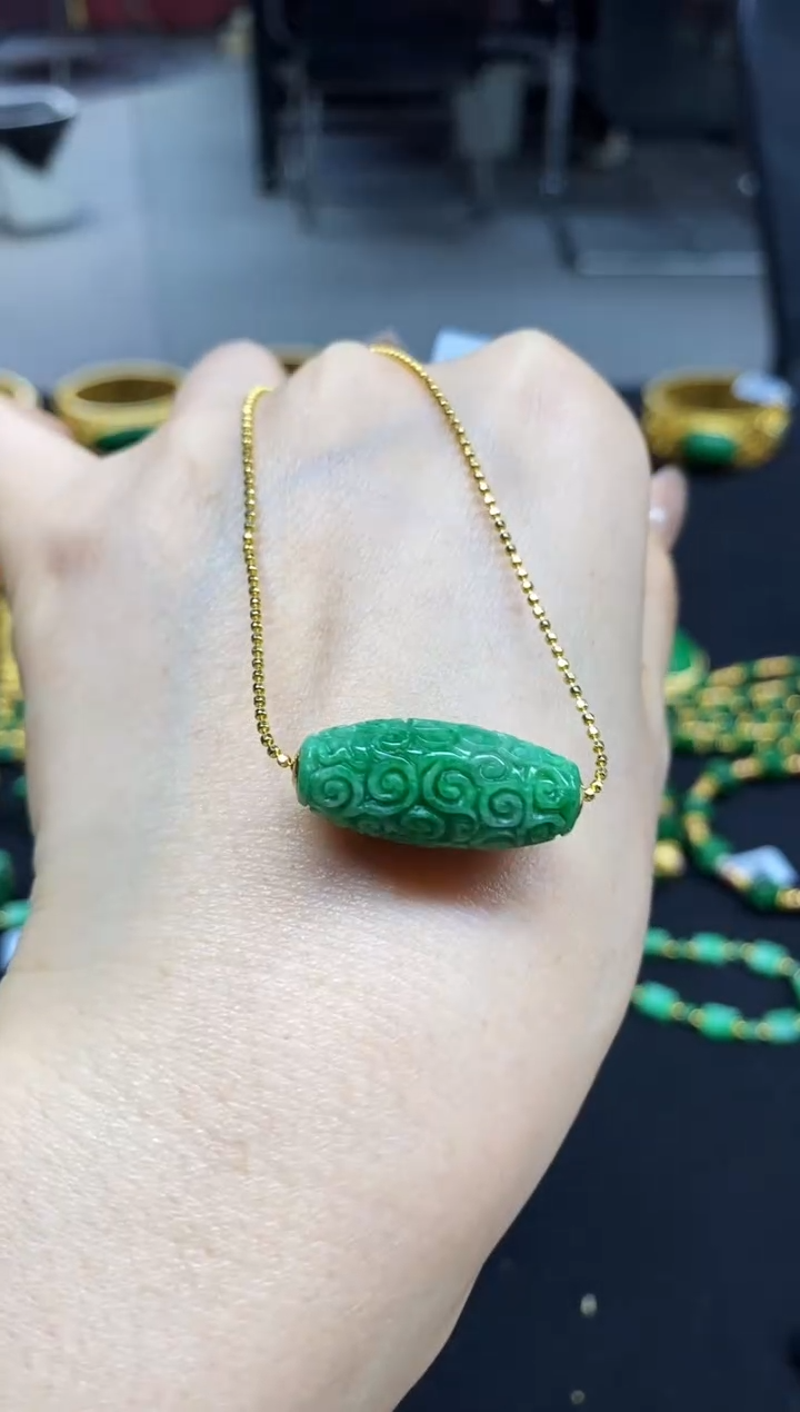 颈饰未镶嵌翡翠吊坠