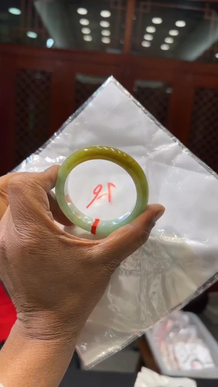 【闪购商品】翡翠手镯未镶嵌手镯