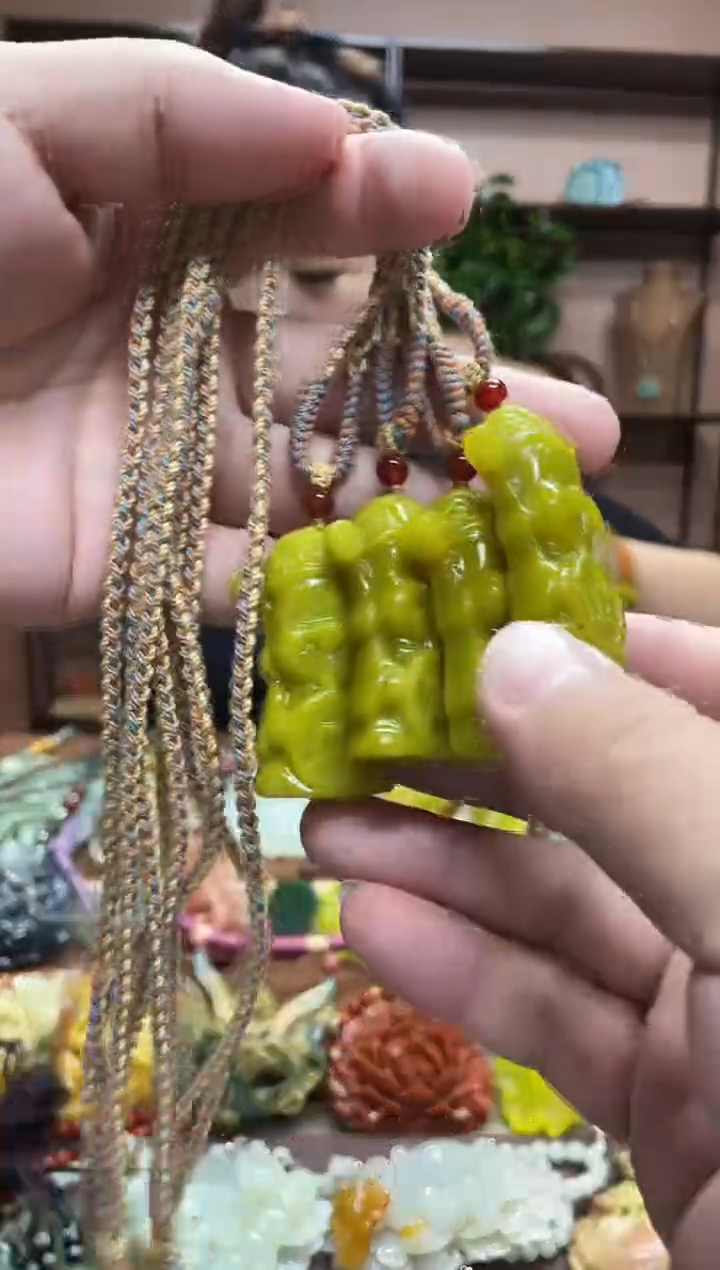 未镶嵌岫玉吊坠多样性发货发其中之一