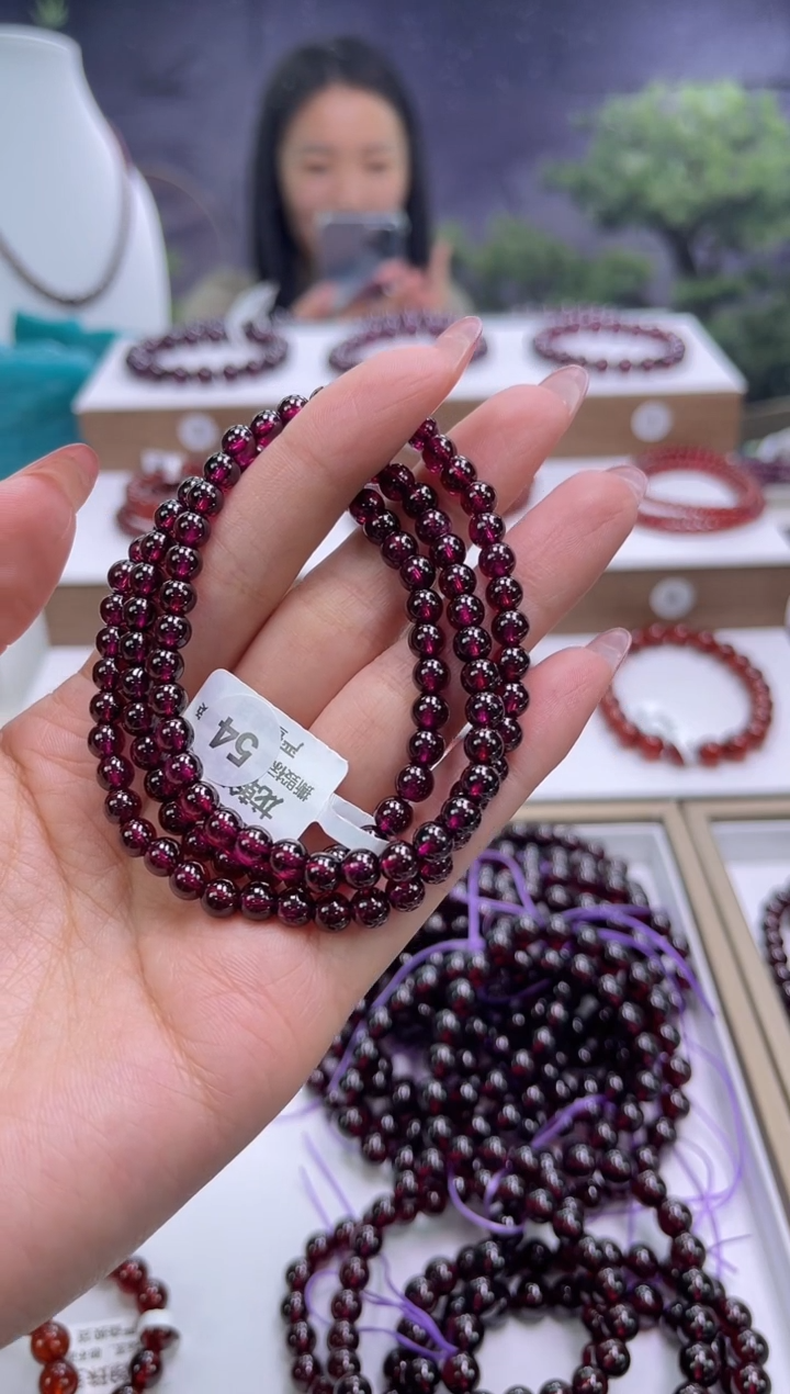 【闪购商品】石榴石手串未镶嵌紫牙乌石榴石多圈5mm+，多样式发一