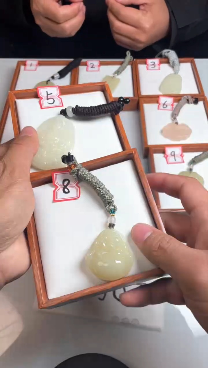 【闪购商品】石英质玉吊坠(赠链)未镶嵌福利