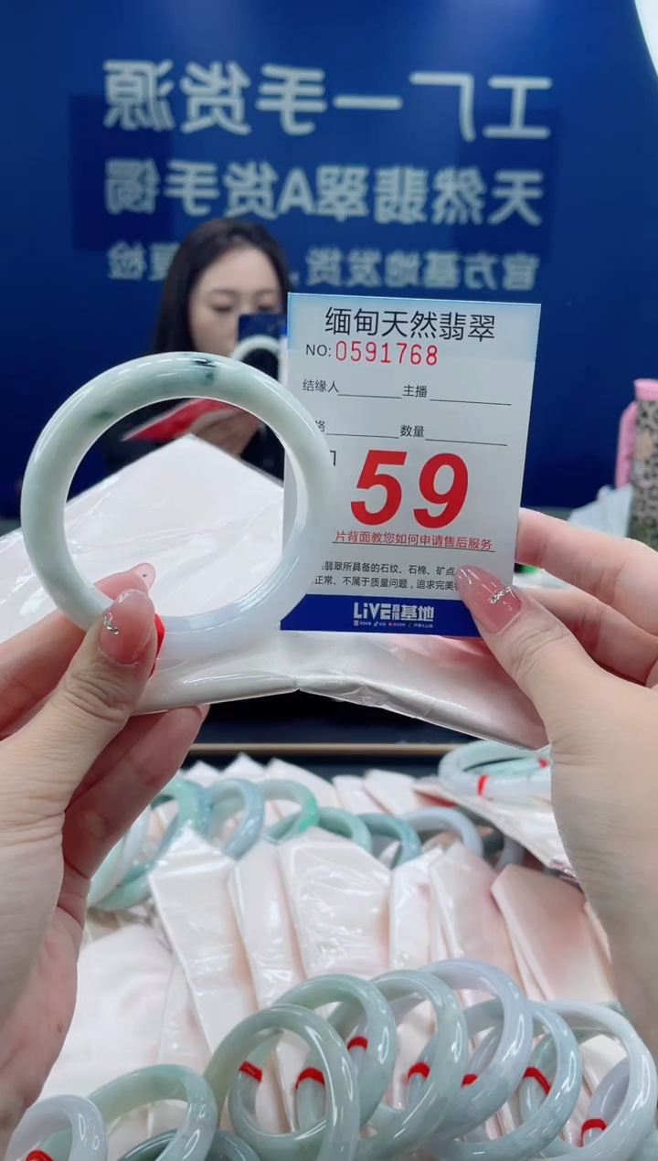未镶嵌手镯翡翠天然翡翠手镯