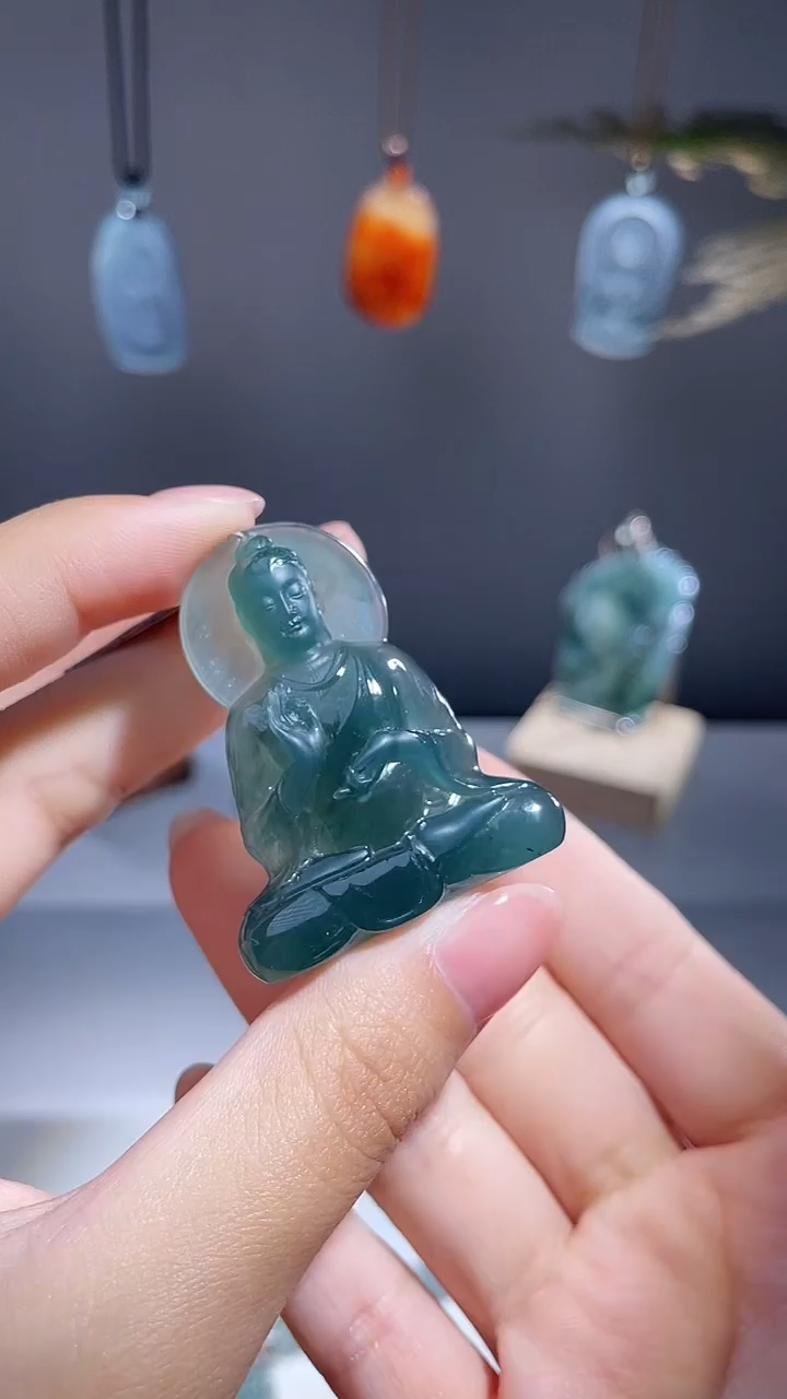颈饰未镶嵌翡翠佛
