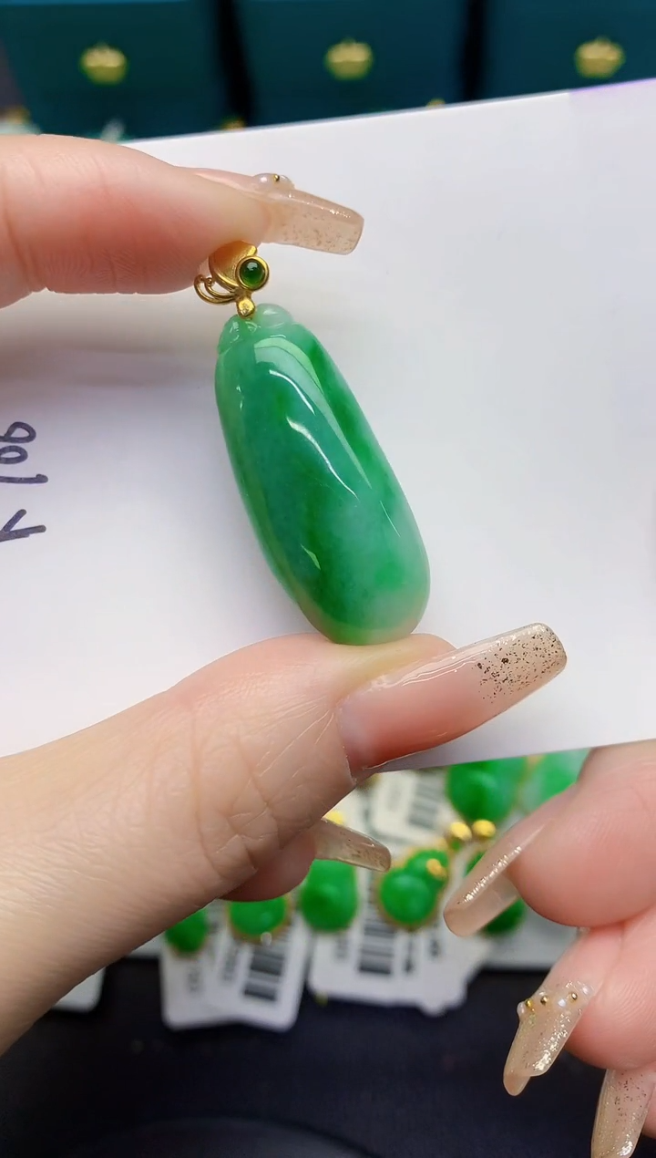 颈饰未镶嵌翡翠缅甸天然翡翠A货