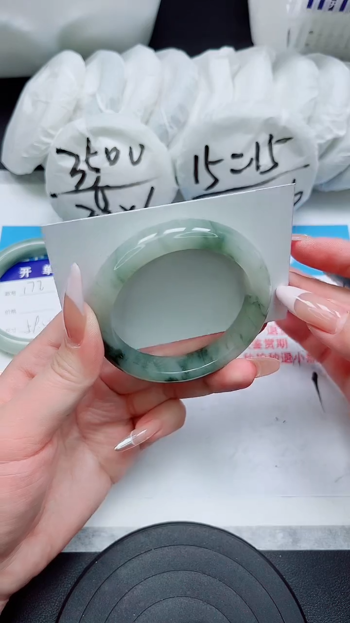 【闪购商品】石英质玉手镯未镶嵌173
